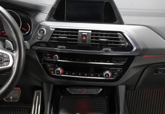 Подержанный автомобиль BMW X3 2019 года (13 фото)