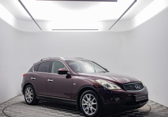 Подержанный автомобиль Infiniti EX 2011 года (3 фото)
