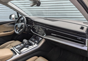 Подержанный автомобиль Audi Q7 2021 года (11 фото)