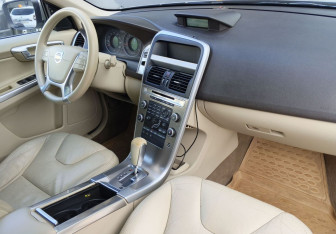 Подержанный автомобиль Volvo XC60 2010 года (10 фото)