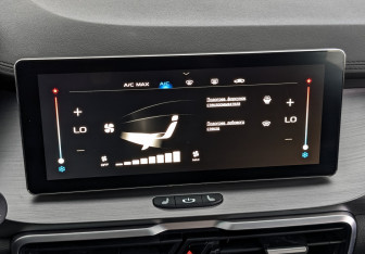 Подержанный автомобиль Geely Coolray 2023 года (30 фото)