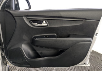 Подержанный автомобиль Kia Rio Hatchback 2021 года (22 фото)