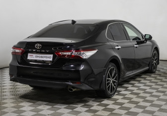 Подержанный автомобиль Toyota Camry Sedan 2021 года (5 фото)