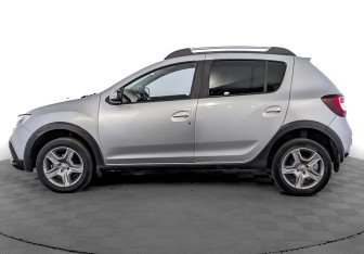 Подержанный автомобиль Renault Sandero 2021 года (8 фото)