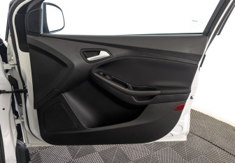 Подержанный автомобиль Ford Focus Hatchback 2018 года (23 фото)