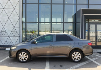 Подержанный автомобиль Toyota Corolla Sedan 2008 года (8 фото)