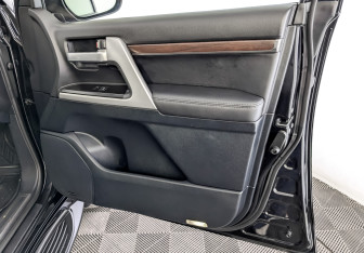 Подержанный автомобиль Toyota Land Cruiser Suv 2019 года (26 фото)