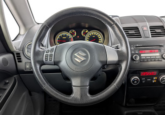 Подержанный автомобиль Suzuki SX4 Hatchback 2011 года (21 фото)