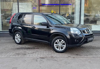 Подержанный автомобиль Nissan X-Trail 2014 года (3 фото)