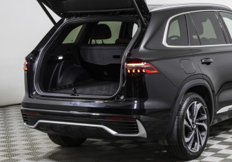Подержанный автомобиль Geely Monjaro 2023 года (25 фото)