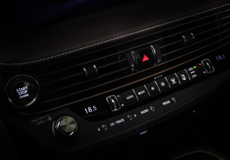 Подержанный автомобиль Lexus LS 2018 года (17 фото)