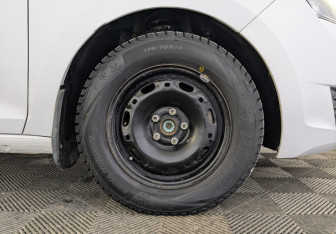 Подержанный автомобиль Skoda Rapid Liftback 2019 года (12 фото)