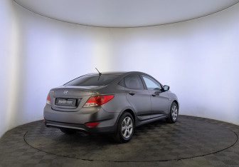 Подержанный автомобиль Hyundai Solaris Sedan 2011 года (5 фото)