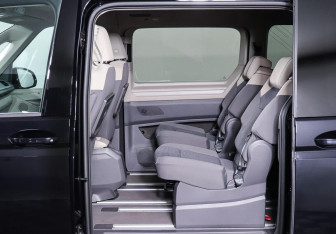 Подержанный автомобиль Volkswagen Multivan 2022 года (20 фото)