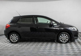 Подержанный автомобиль Toyota Auris Hatchback 2009 года (4 фото)