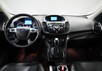 Подержанный автомобиль Ford Kuga 2015 года (14 фото)