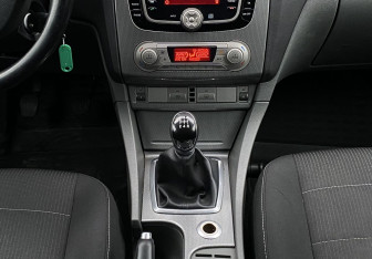 Подержанный автомобиль Ford Focus Hatchback 2010 года (13 фото)