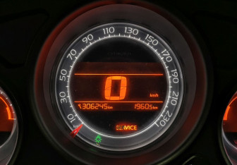 Подержанный автомобиль Citroen C4 Hatchback 2011 года (13 фото)