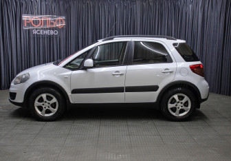 Подержанный автомобиль Suzuki SX4 Hatchback 2014 года (8 фото)