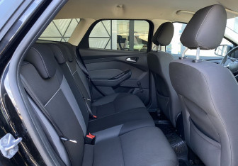 Подержанный автомобиль Ford Focus Wagon 2013 года (19 фото)