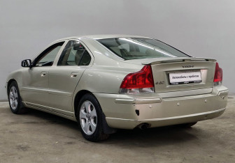 Подержанный автомобиль Volvo S60 2007 года (7 фото)