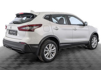 Подержанный автомобиль Nissan Qashqai 2022 года (5 фото)