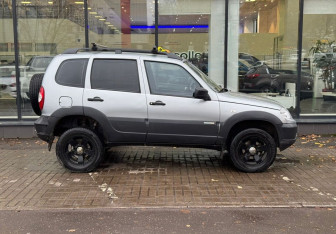 Подержанный автомобиль Chevrolet Niva 2015 года (4 фото)