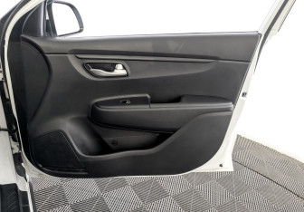 Подержанный автомобиль Kia Rio Hatchback 2019 года (24 фото)