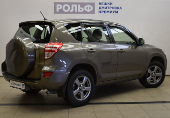 Подержанный автомобиль Toyota RAV4 2012 года (3 фото)