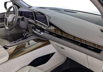 Подержанный автомобиль Cadillac Escalade Suv 2021 года (13 фото)