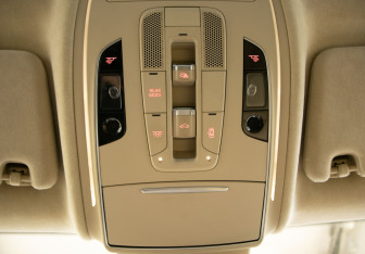 Подержанный автомобиль Audi A8 2016 года (23 фото)