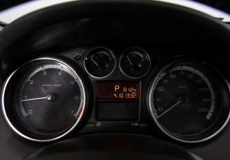 Подержанный автомобиль Peugeot 408 2013 года (9 фото)