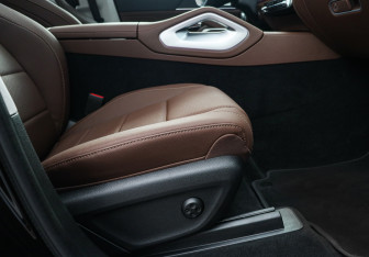 Подержанный автомобиль Mercedes-Benz GLE 2025 года (32 фото)