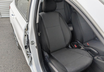 Подержанный автомобиль Hyundai Solaris Sedan 2021 года (24 фото)