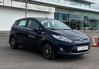 Подержанный автомобиль Ford Fiesta Hatchback 2012 года (3 фото)