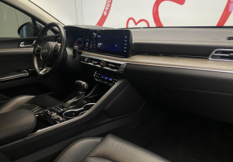 Подержанный автомобиль Kia K5 2021 года (9 фото)