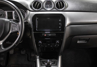 Подержанный автомобиль Suzuki Vitara 2017 года (15 фото)