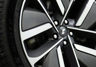 Подержанный автомобиль LiXiang L7 2024 года (19 фото)