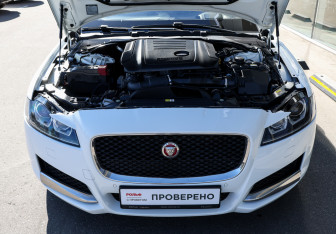 Подержанный автомобиль Jaguar XF Sedan 2018 года (9 фото)