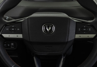 Подержанный автомобиль Changan UNI-S 2024 года (12 фото)