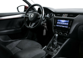 Подержанный автомобиль Skoda Octavia Liftback 2017 года (7 фото)