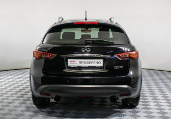 Подержанный автомобиль Infiniti QX70 2015 года (6 фото)