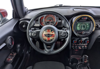 Подержанный автомобиль MINI Hatch 2020 года (21 фото)
