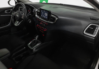 Подержанный автомобиль Kia Ceed Hatchback 2019 года (9 фото)