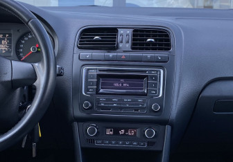 Подержанный автомобиль Volkswagen Polo Sedan 2014 года (11 фото)