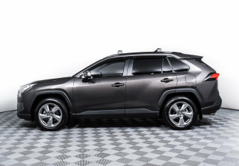 Подержанный автомобиль Toyota RAV4 2021 года (3 фото)