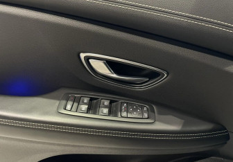 Подержанный автомобиль Renault Scenic 2018 года (19 фото)