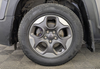 Подержанный автомобиль Jeep Renegade 2018 года (12 фото)