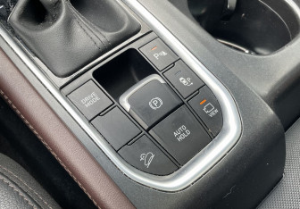 Подержанный автомобиль Hyundai Santa Fe 2019 года (20 фото)