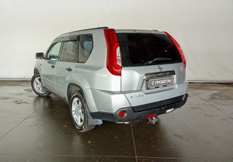 Подержанный автомобиль Nissan X-Trail 2012 года (7 фото)